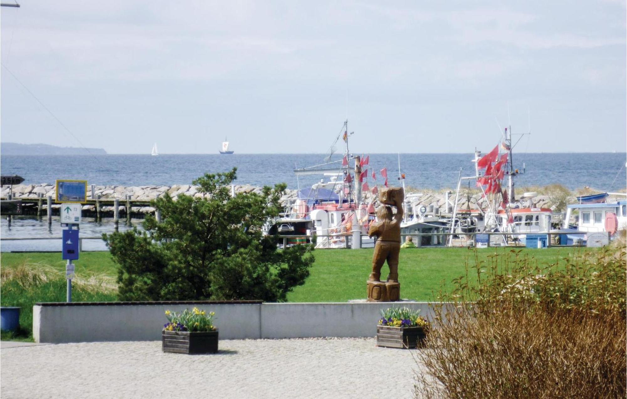 Nice Home In Insel Poel With House Sea View Екстериор снимка